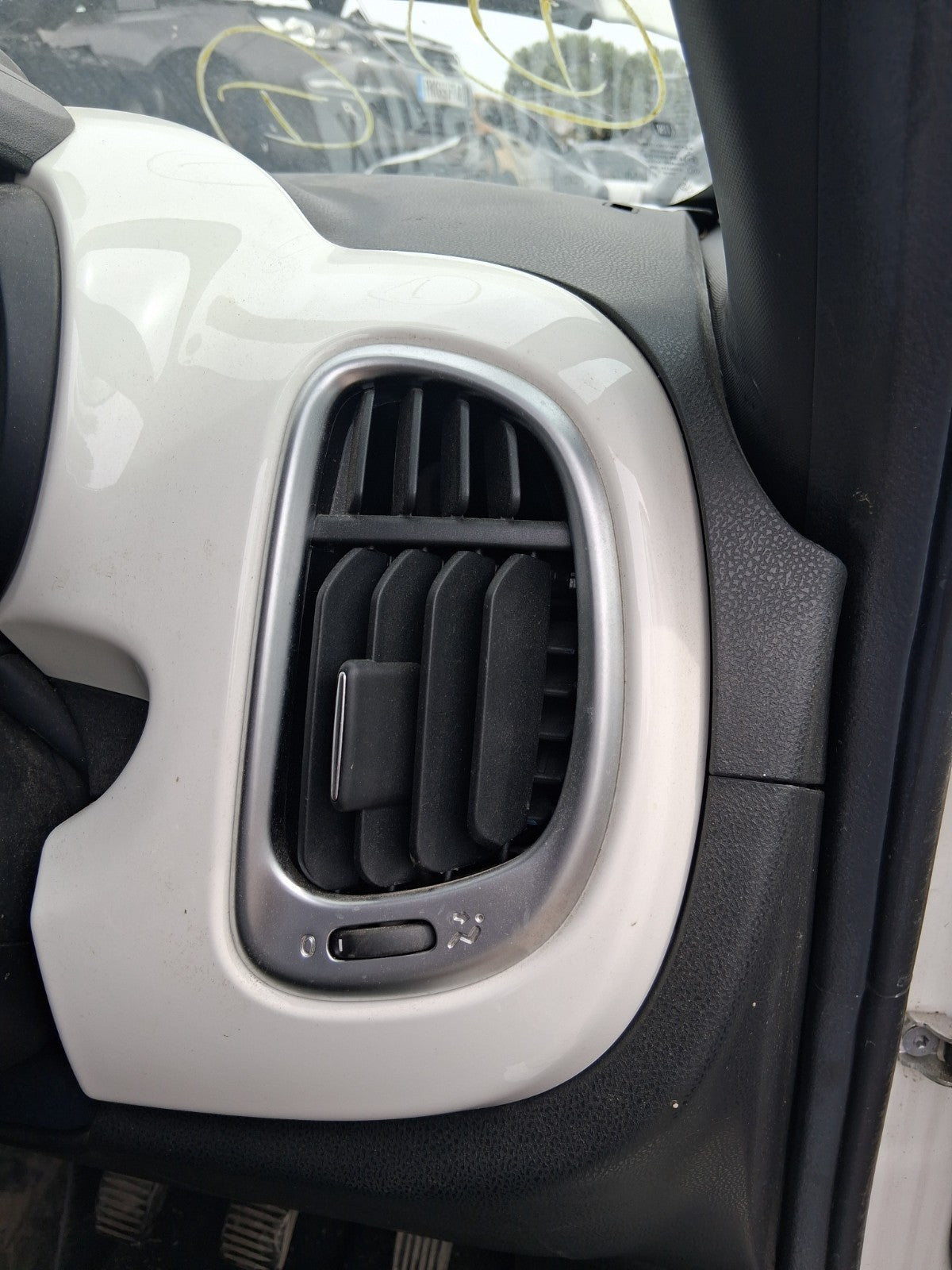 2019 FIAT 500L URBAN HATCH OS DRIVER SIDE FRONT INTERIOR AIR VENT
