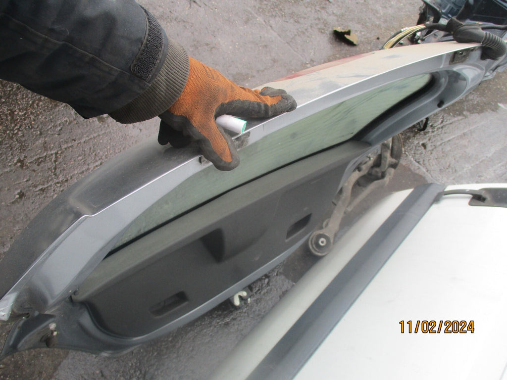 VAUXHALL CORSA D 2007 3 DOOR REAR COMPLETE TAILGATE BOOTLID LIGHTING SILVER Z163
