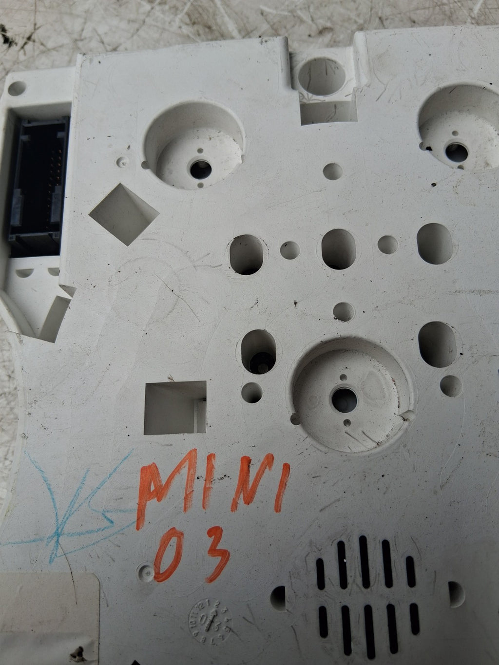 2003 MINI SPEEDOMETER SURROUND TRIM 62116928883