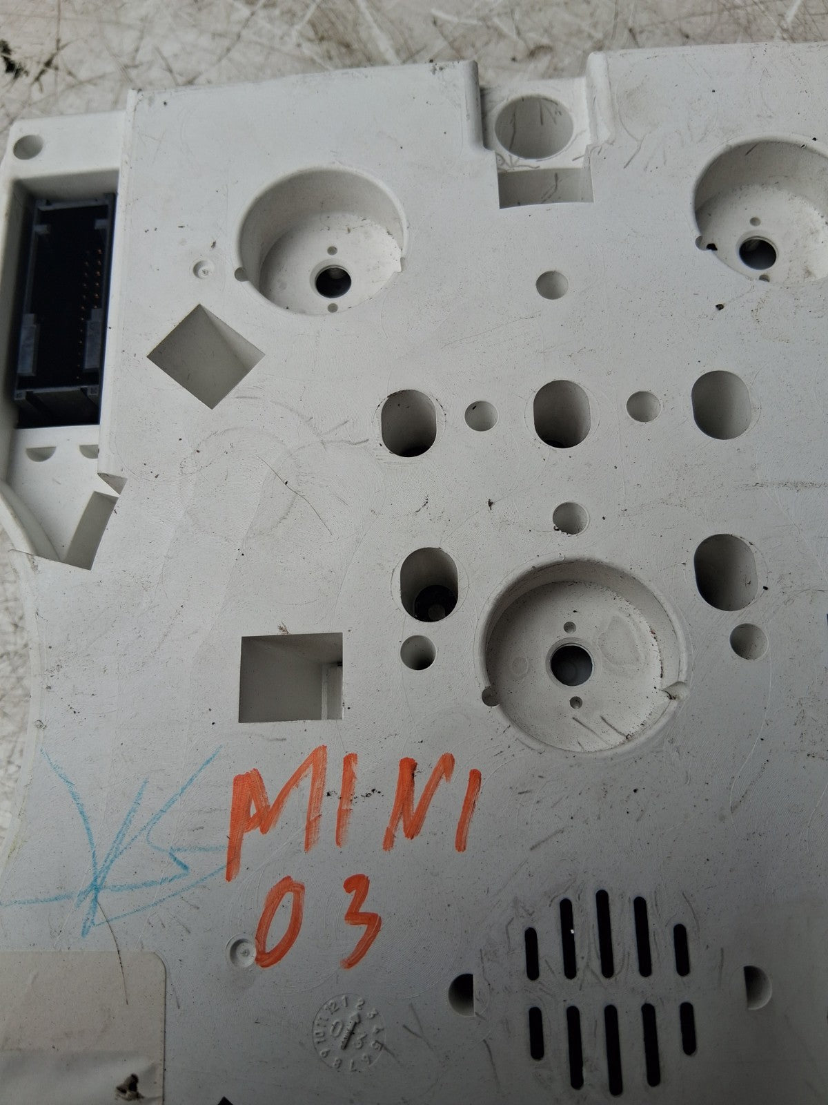 2003 MINI SPEEDOMETER SURROUND TRIM 62116928883