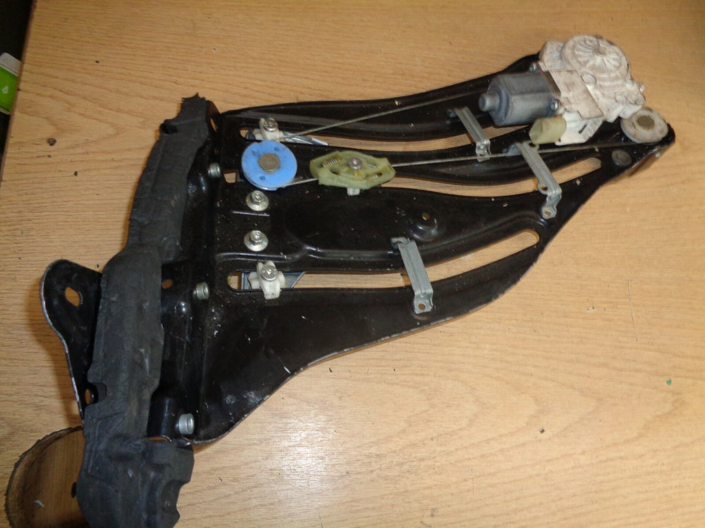 BMW E89 2009-16 NSR PASSENGER SIDE REAR WINDOW REGULATOR AND MOTOR 7192303