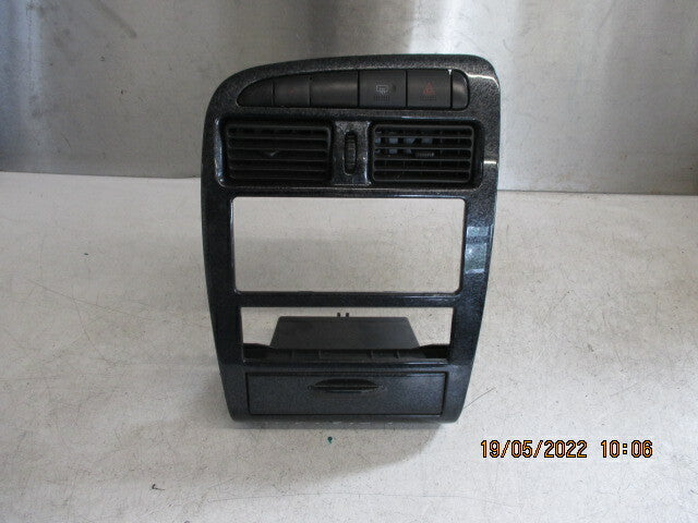 1997 TOYOTA AVENSIS DASHBOARD AIRVENT HAZARD TRIM 55521-05020