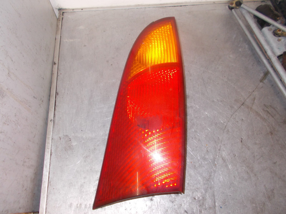 FORD FOCUS 2001 MK1 NSR PASSENGER SIDE REAR LIGHT TAIL LIGHT