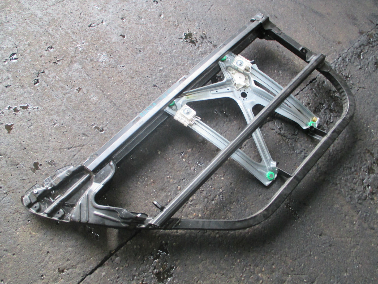 SMART FORFOUR  2010 OSF DRIVER SIDE DOOR FRAME & REGULATOR MOTOR A4517210201