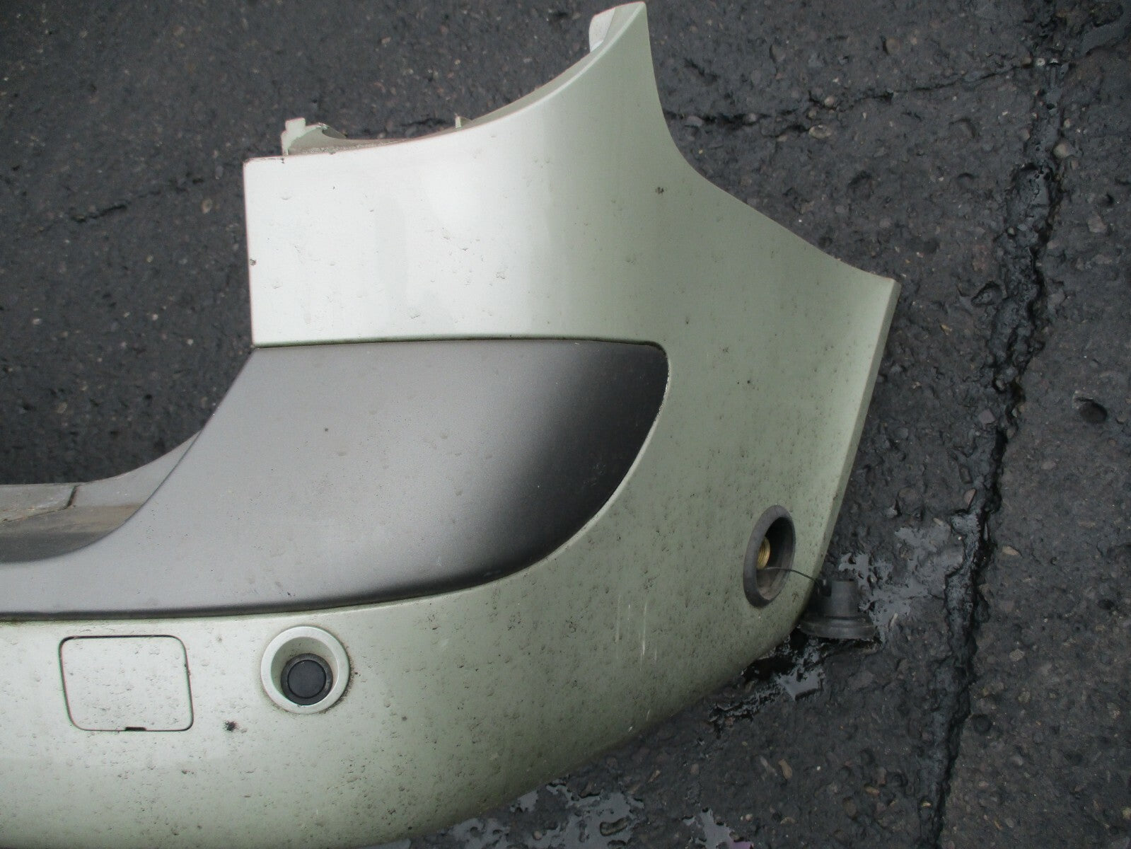 RENAULT LAGUNA MK2 ESTATE COMPLETE REAR BUMPER LIGHT GREEN