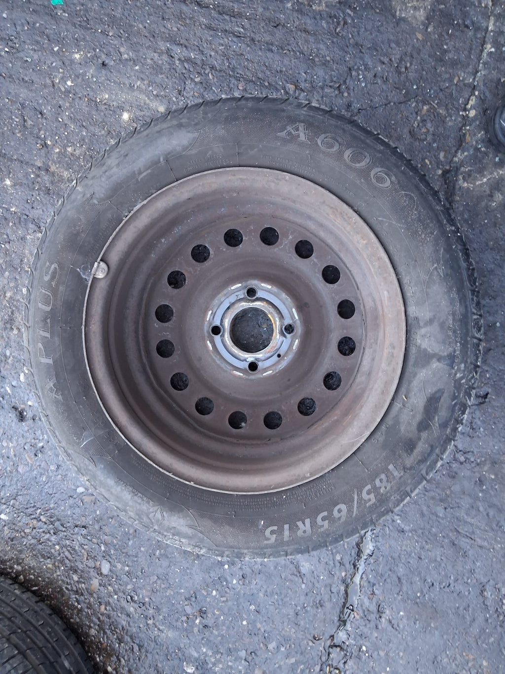 2005 NISSAN ALMERA MK2 15 INCH STEEL WHEEL WITH TYRE 185/65R15
