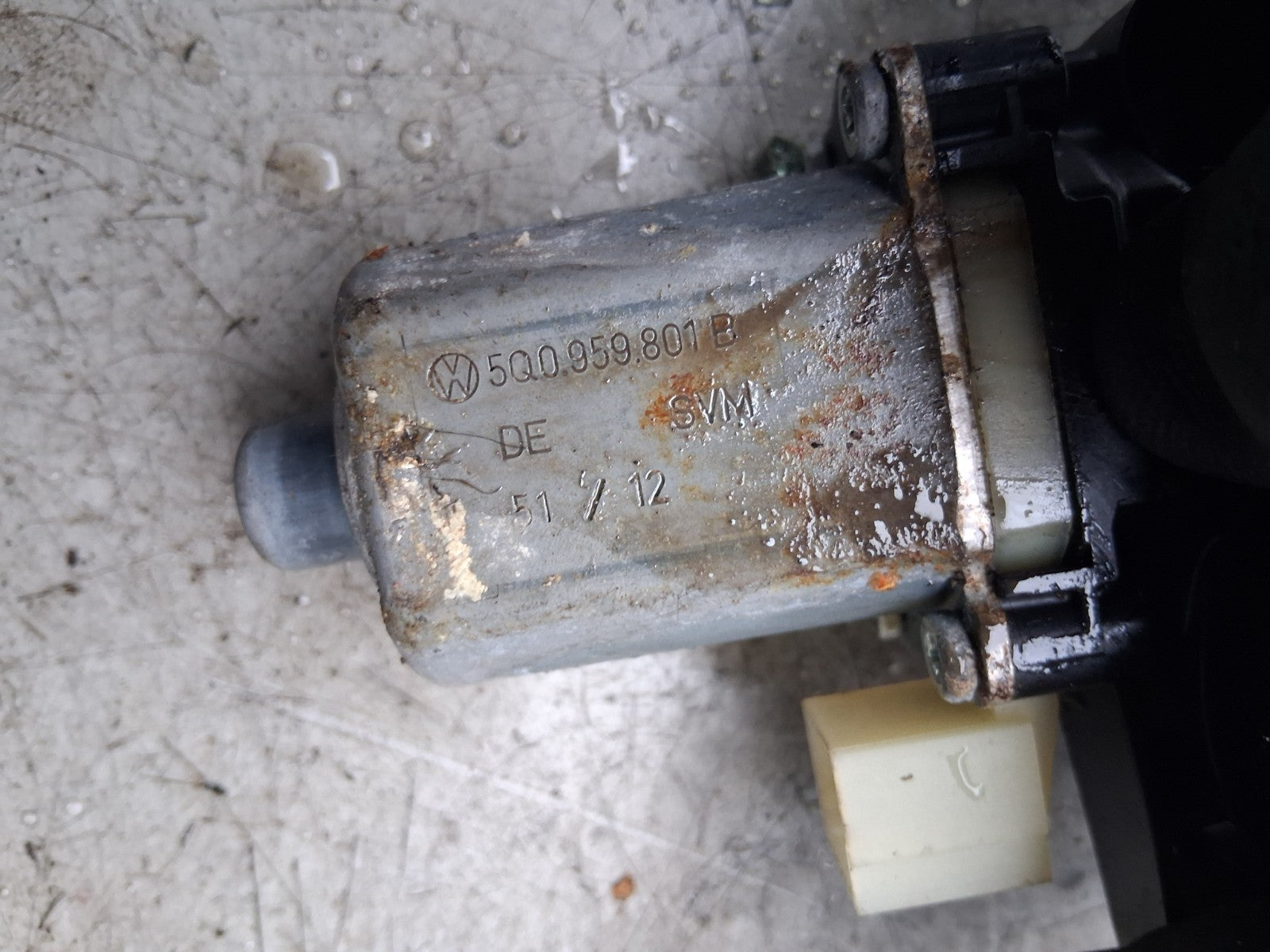 2013 VW GOLF MK7 NSF PASSENGER SIDE FRONT LEFT WINDOW MOTOR 5Q0959801