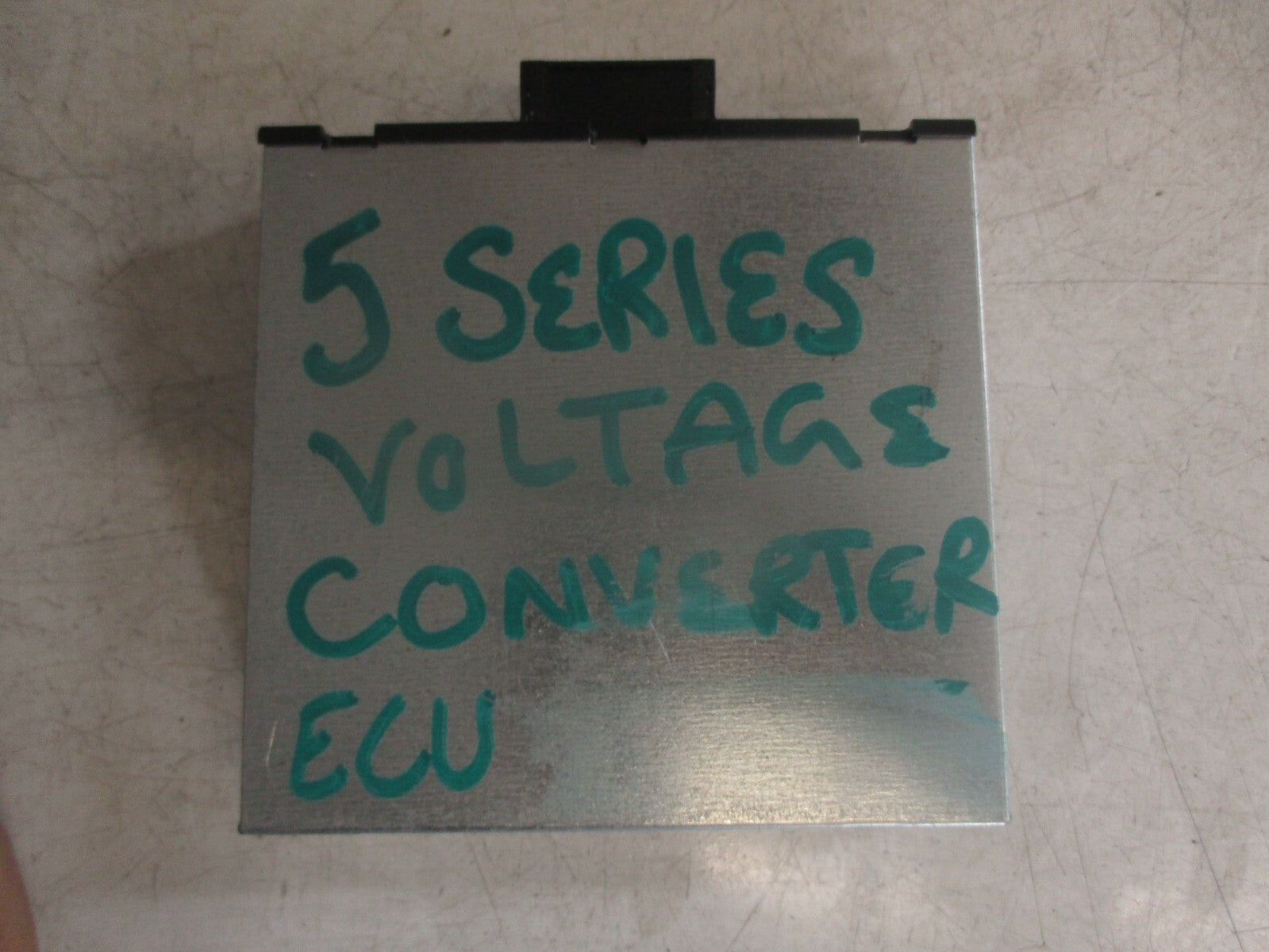 2011 BMW 5 SERIES F10 VOLTAGE CONVERTER MODULE UNIT 8ES01013401