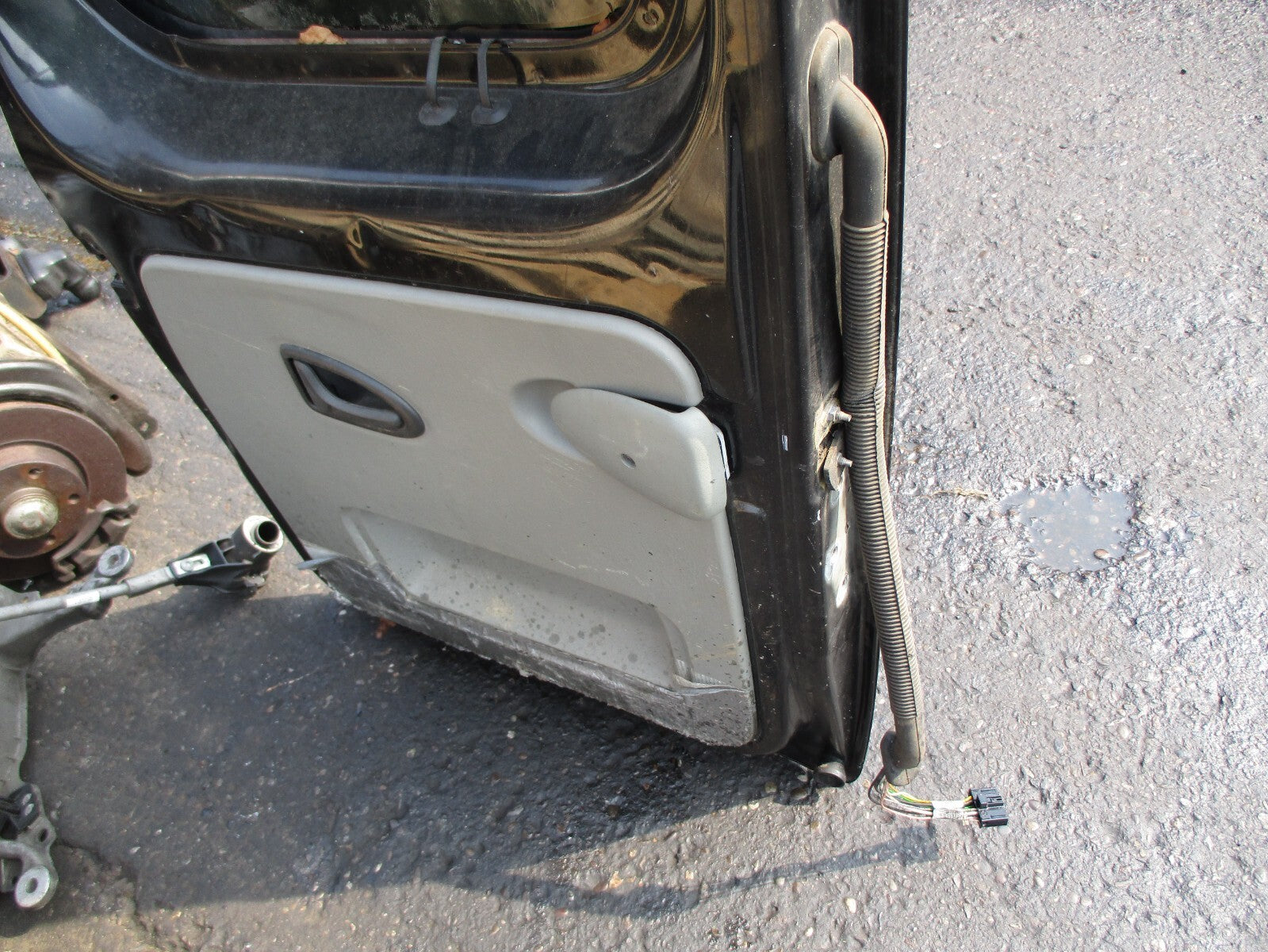 VAUXHALL VIVARO 2013 NSR PASSENGER SIDE REAR COMPLETE DOOR BLACK