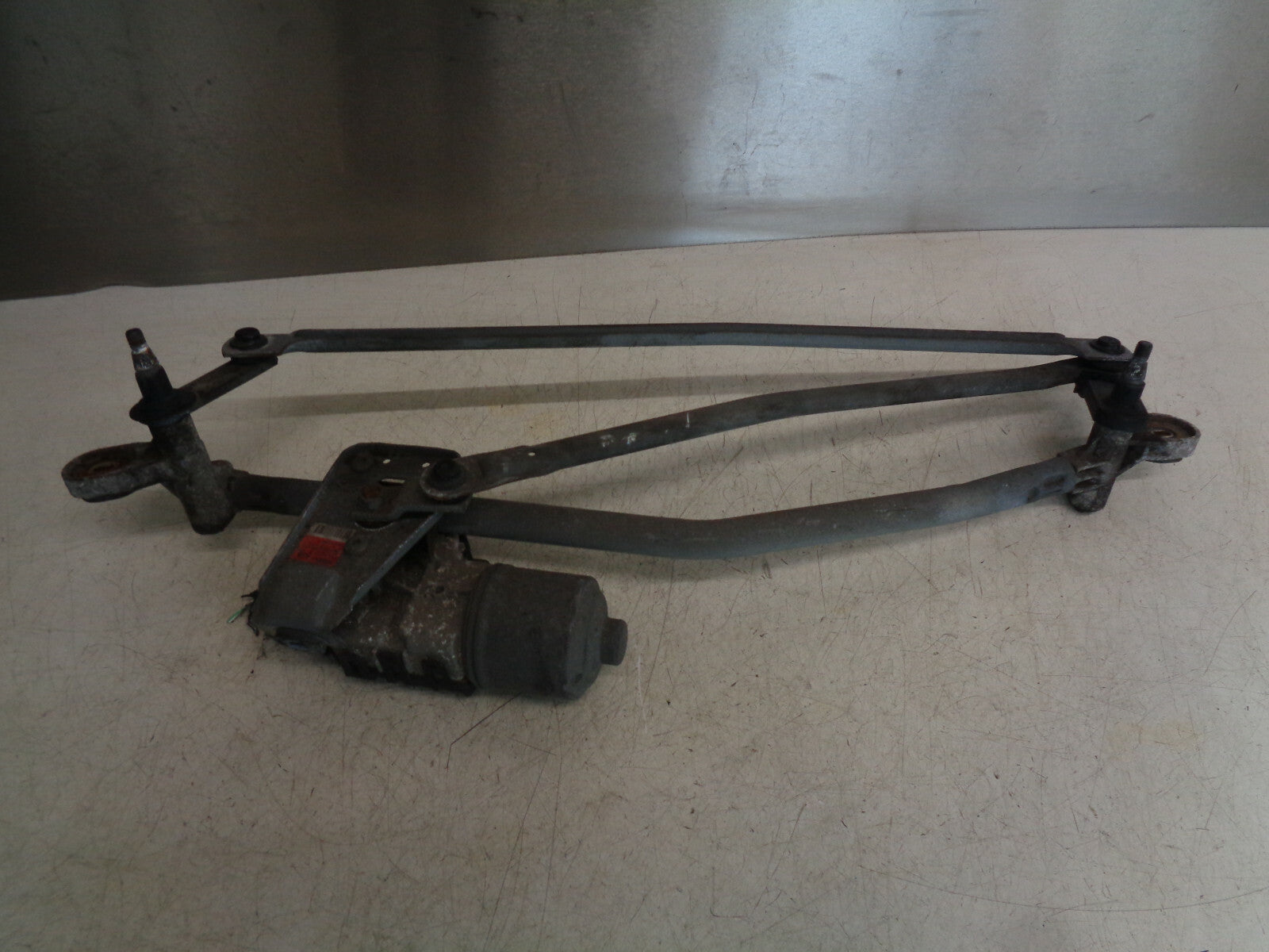 MAZDA 3 2006 FRONT WINDSCREEN WIPER MOTOR LINKAGE B32H6737X