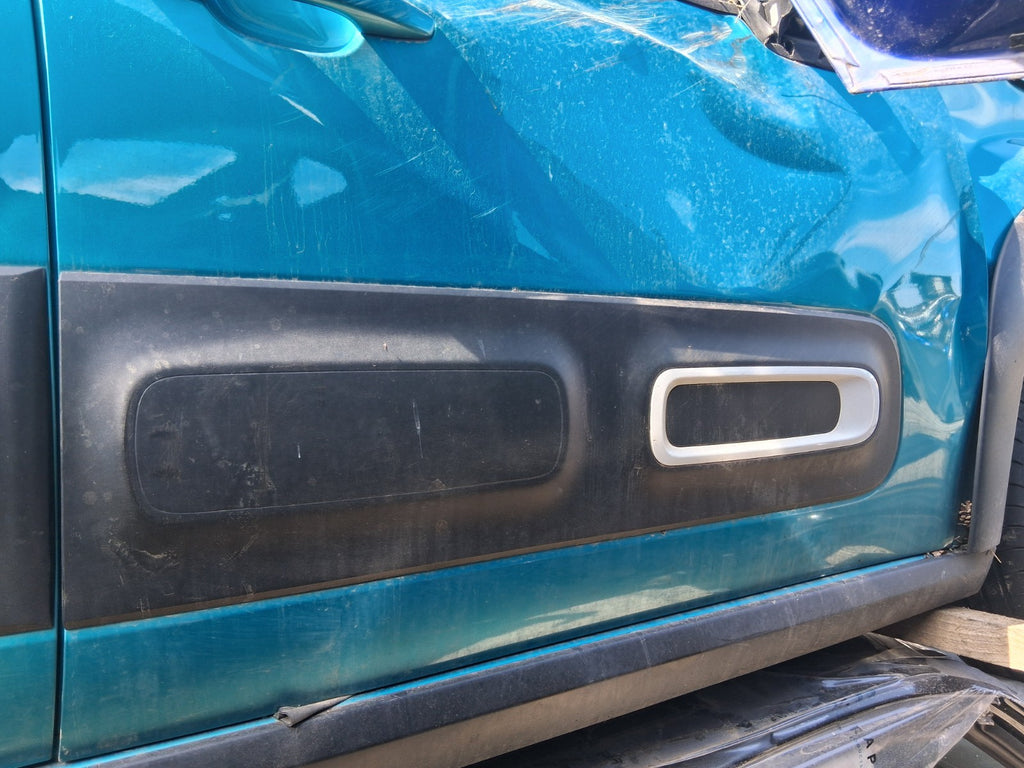 2023 CITREOEN C3 MK3 OSF DRIVER SIDE FRONT DOOR LOWER MOULDING TRIM