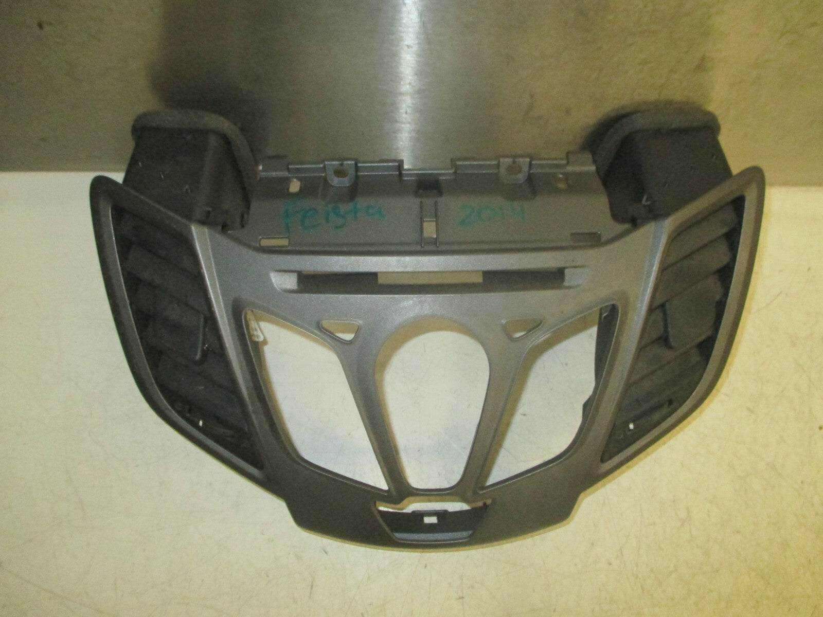 FORD FIESTA MK7 2014 STEREO SURROUND WITH AIR VENTS 8A6118A802AJW