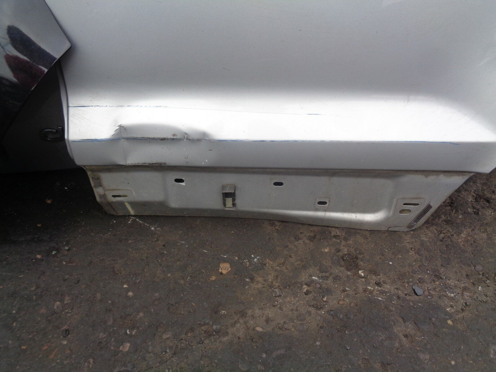 FORD ECOSPORT MK1 2018 NSR PASSENGER SIDE ELECTRIC REAR COMPLETE DOOR DAMAGED