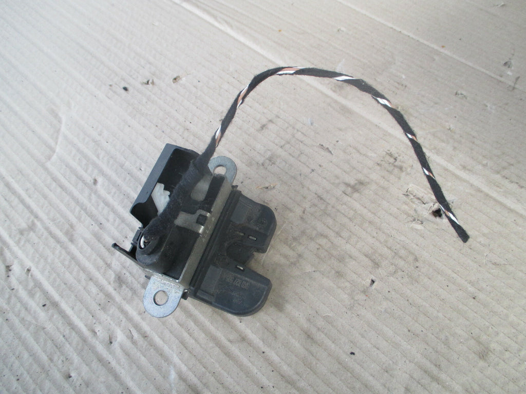 VW VOLKSWAGEN GOLF MK6 2012 REAR BOOTLID LOCK CATCH ACTUATOR MECHNAISM