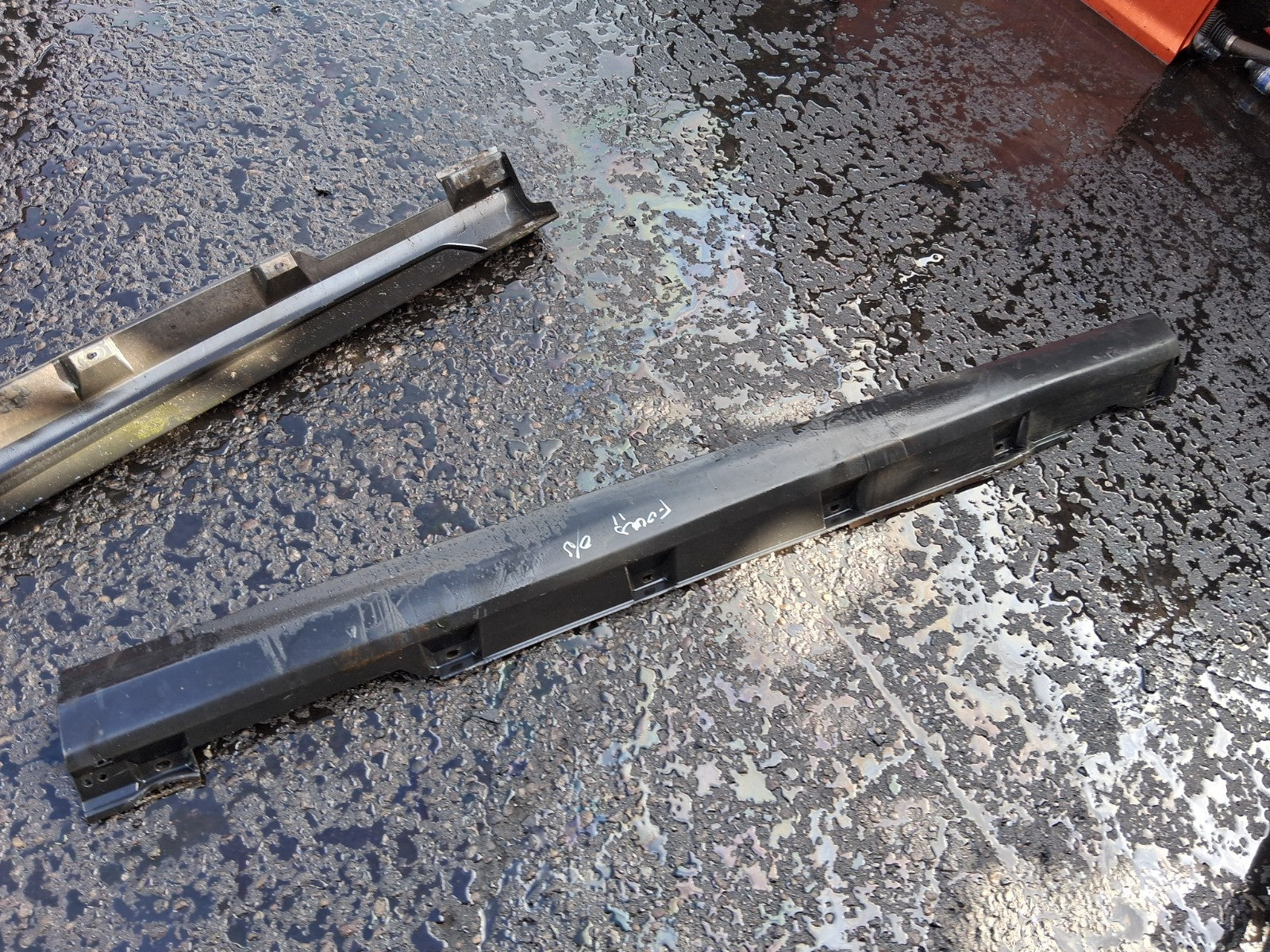 FORD FOCUS MK3 2011 OS DRIVER SIDE SKIRT VALANCE PLASTIC