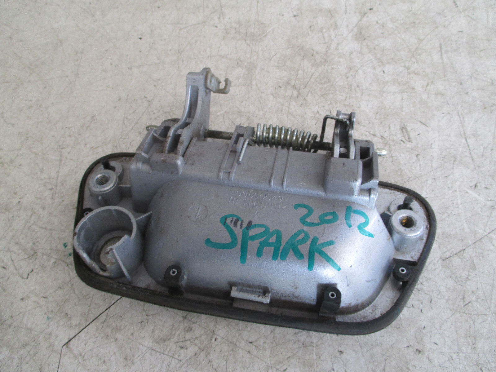 CHEVROLET SPARK 2012 NSF PASSENGER SIDE FRONT EXTERIOR DOOR HANDLE 96690049