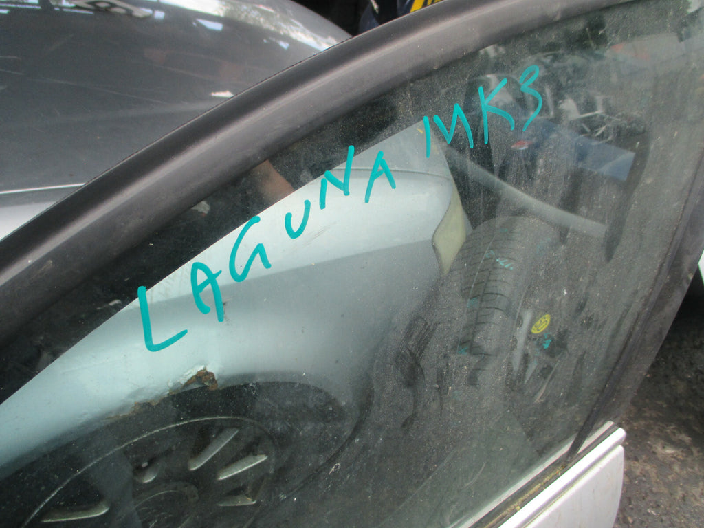 RENAULT LAGUNA MK3 2008 NSF PASSENGER SIDE FRPNT COMPLETE DOOR SILVER