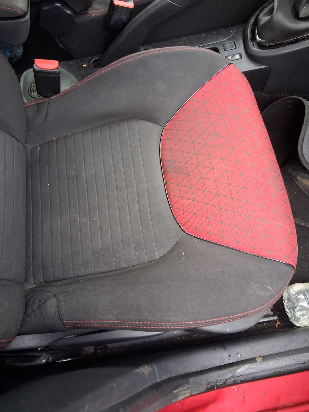 2013 RENAULT CLIO X98 MK4 OSF DRIVER SIDE FRONT RIGHT COMPLETE FABRIC SEAT
