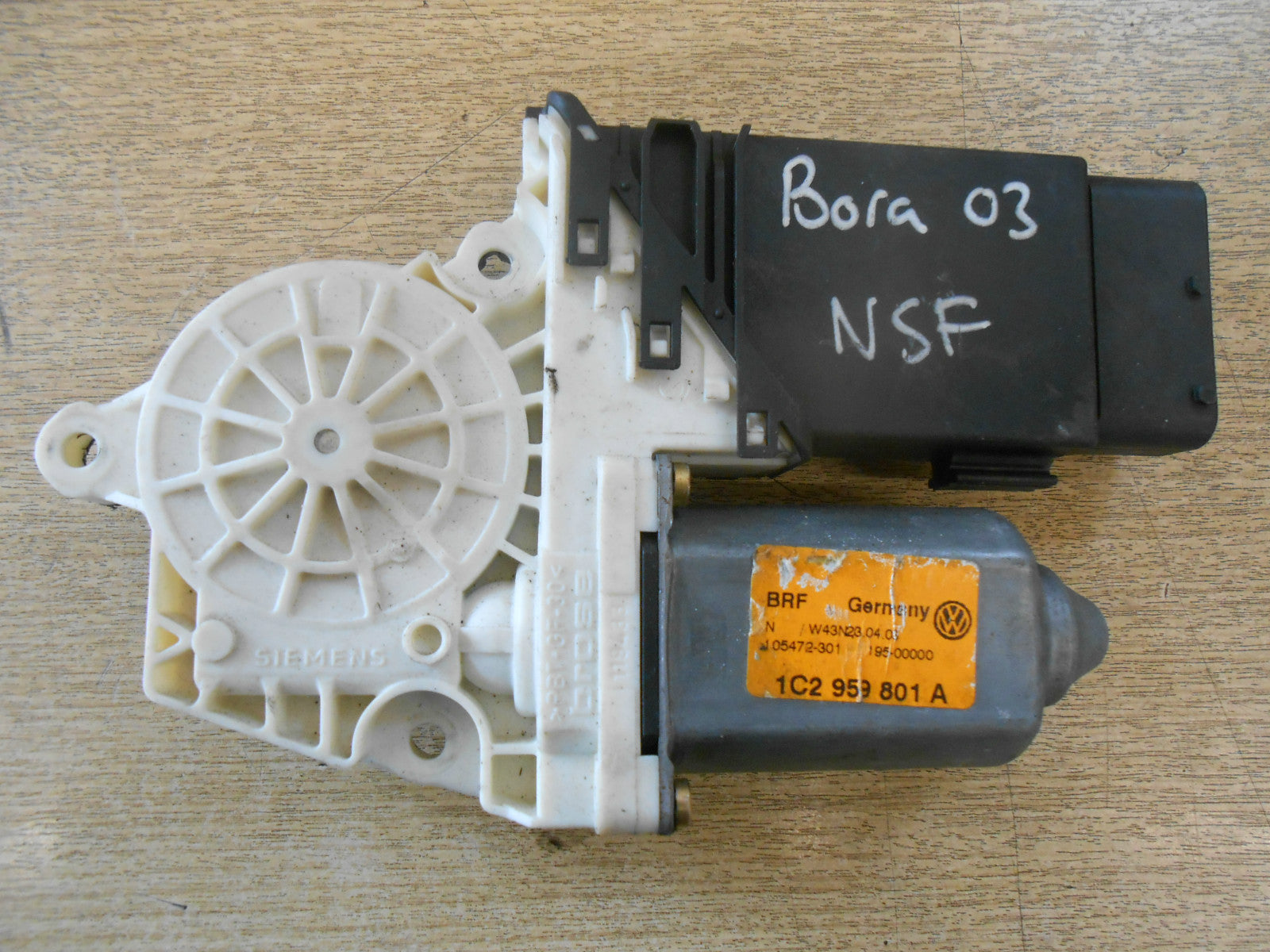 VOLKSWAGEN VW GOLF MK4 BORA NSF PASSENGER FRONT WINDOW MOTOR 1C2959801A