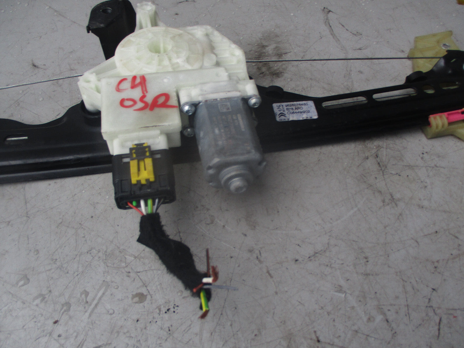 CITROEN C4 PICASSO 2013 OSR REAR DOOR WINDOW REGULATOR & MOTOR  9825709880