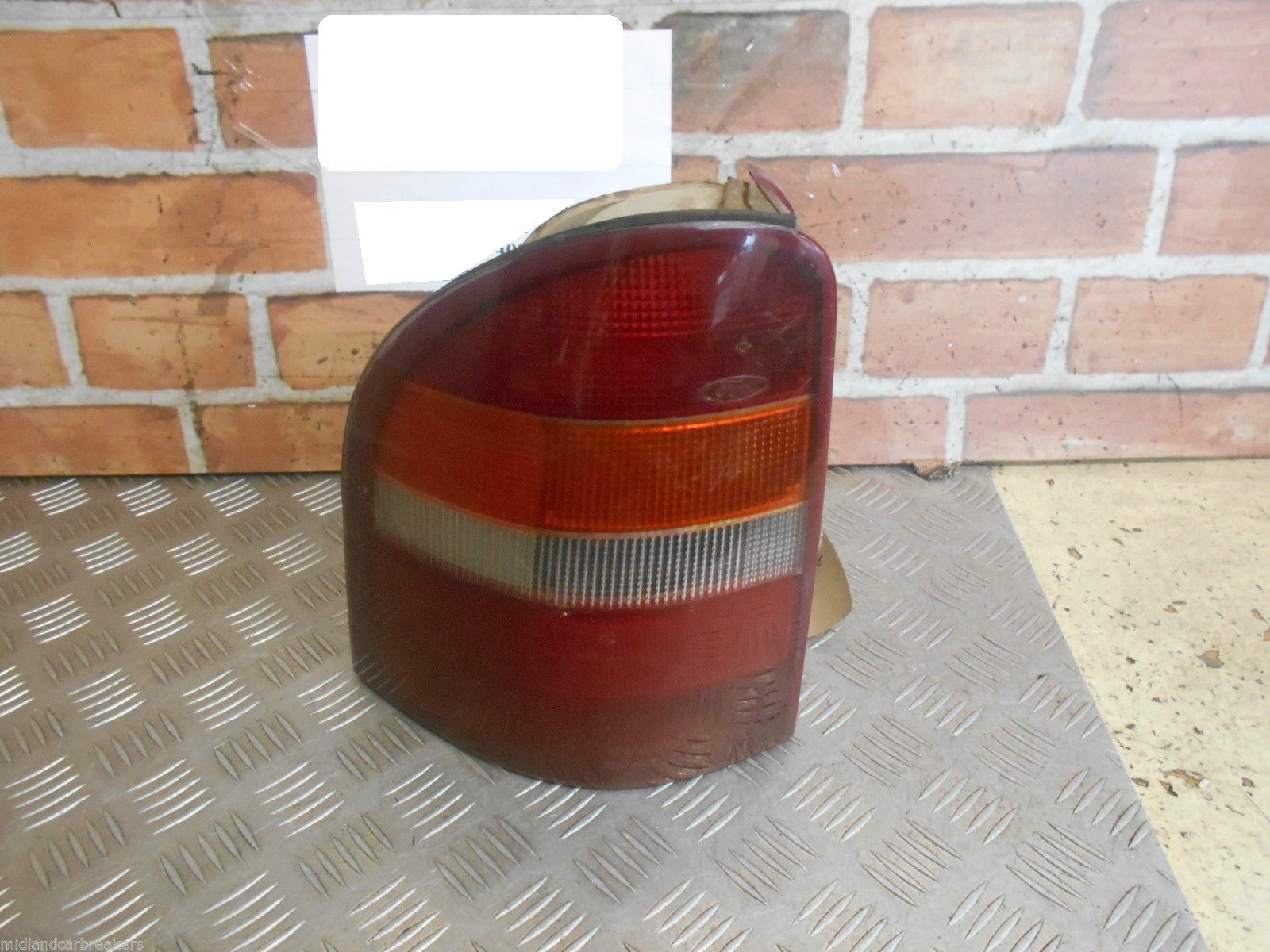 FORD MONDEO MK1 ESTATE 1994 NSR PASSENGER SIDE REAR BRAKE TAIL LIGHT