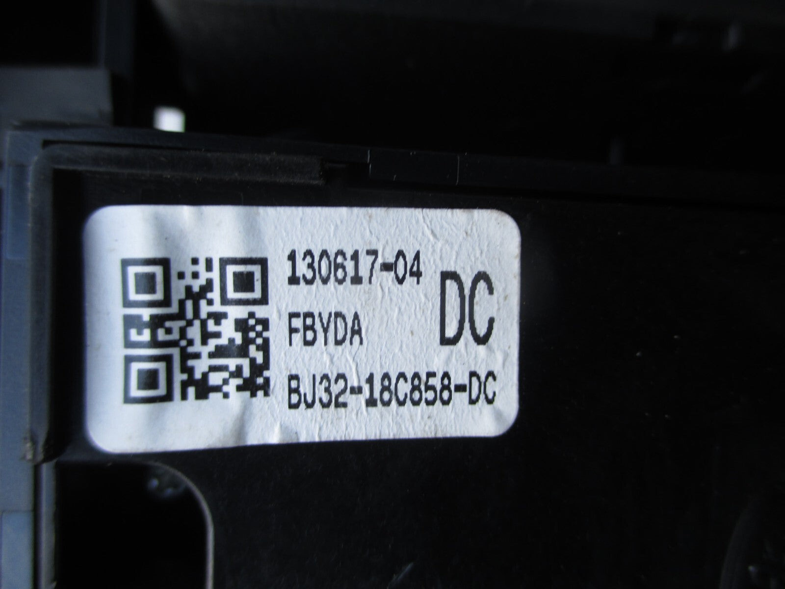 LAND RANGE ROVER EVOQUE 2013 RADIO SAT NAV SWITCH BUTTON SURROUND BJ32-18C858-DC
