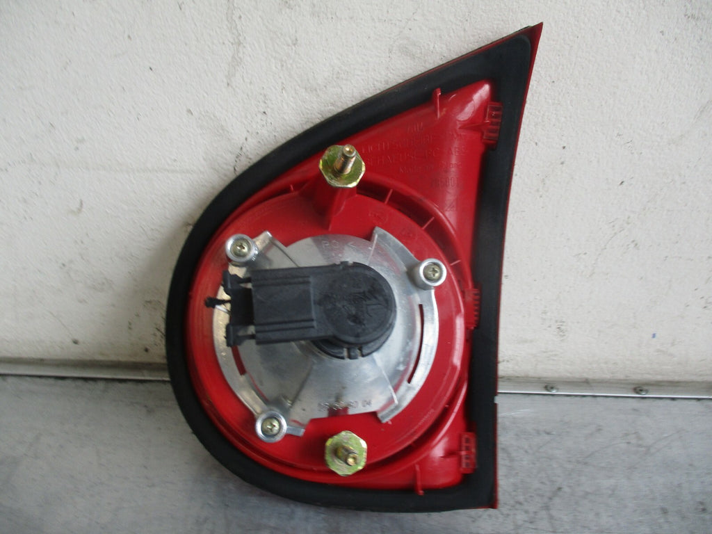 VW VOLKSWAGEN GOLF MK5 NSR PASSENGER SIDE REAR INNER LIGHT TAIL LIGHT 1K6945093F