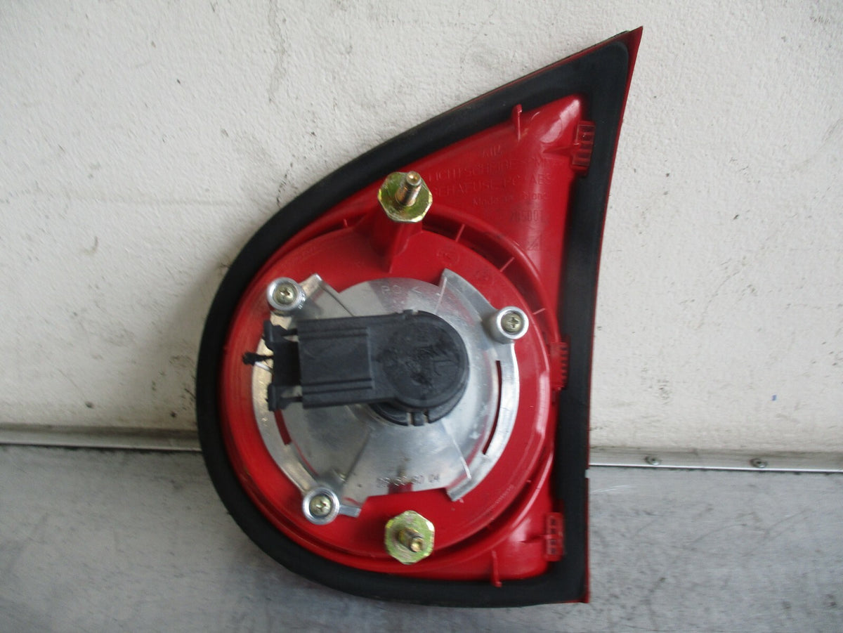 VW VOLKSWAGEN GOLF MK5 NSR PASSENGER SIDE REAR INNER LIGHT TAIL LIGHT 1K6945093F
