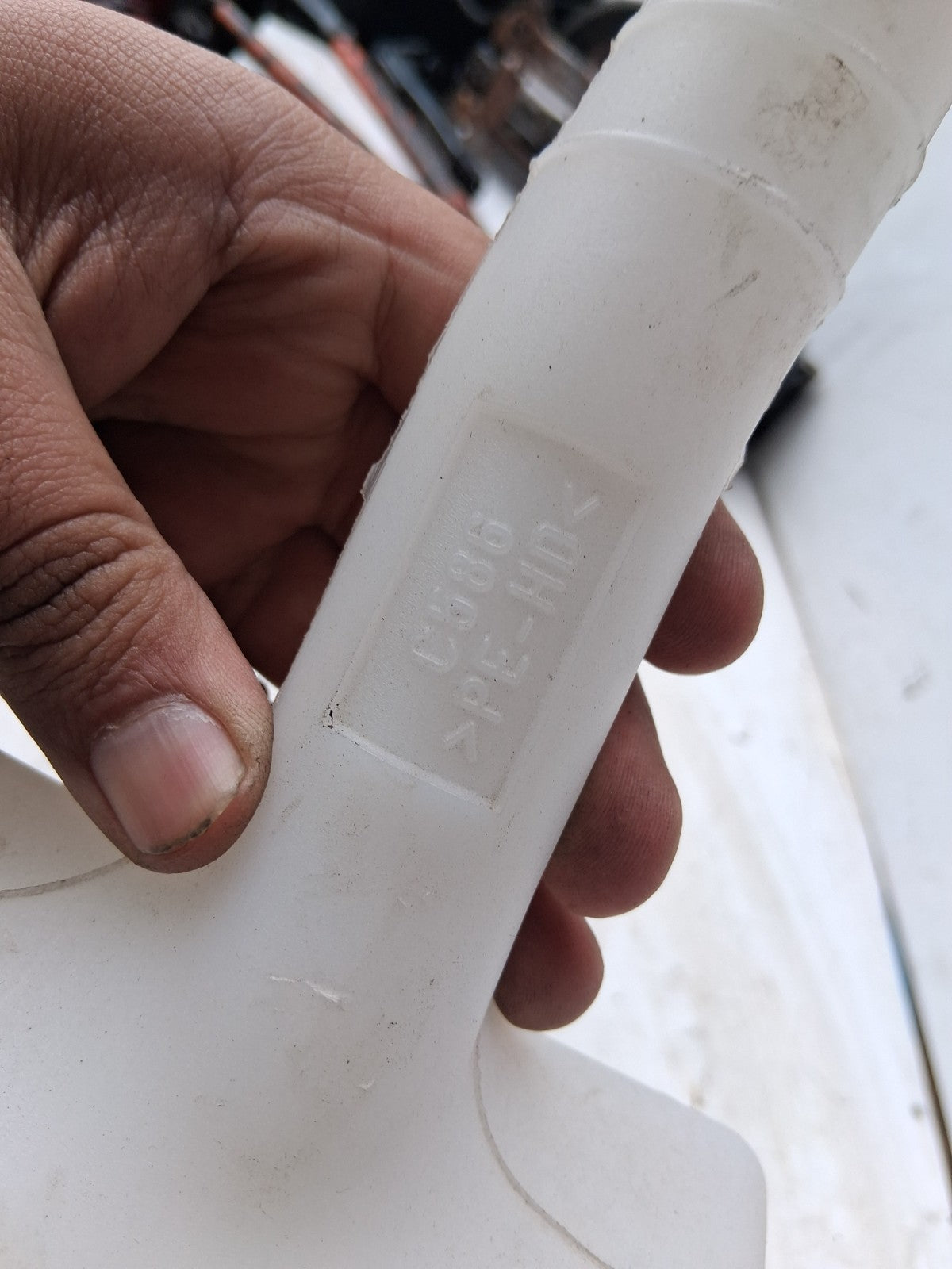 2015 FIAT 500 LOUNGE FRONT WINDSCREEN WASHER BOTTLE TANK RESERVOIR