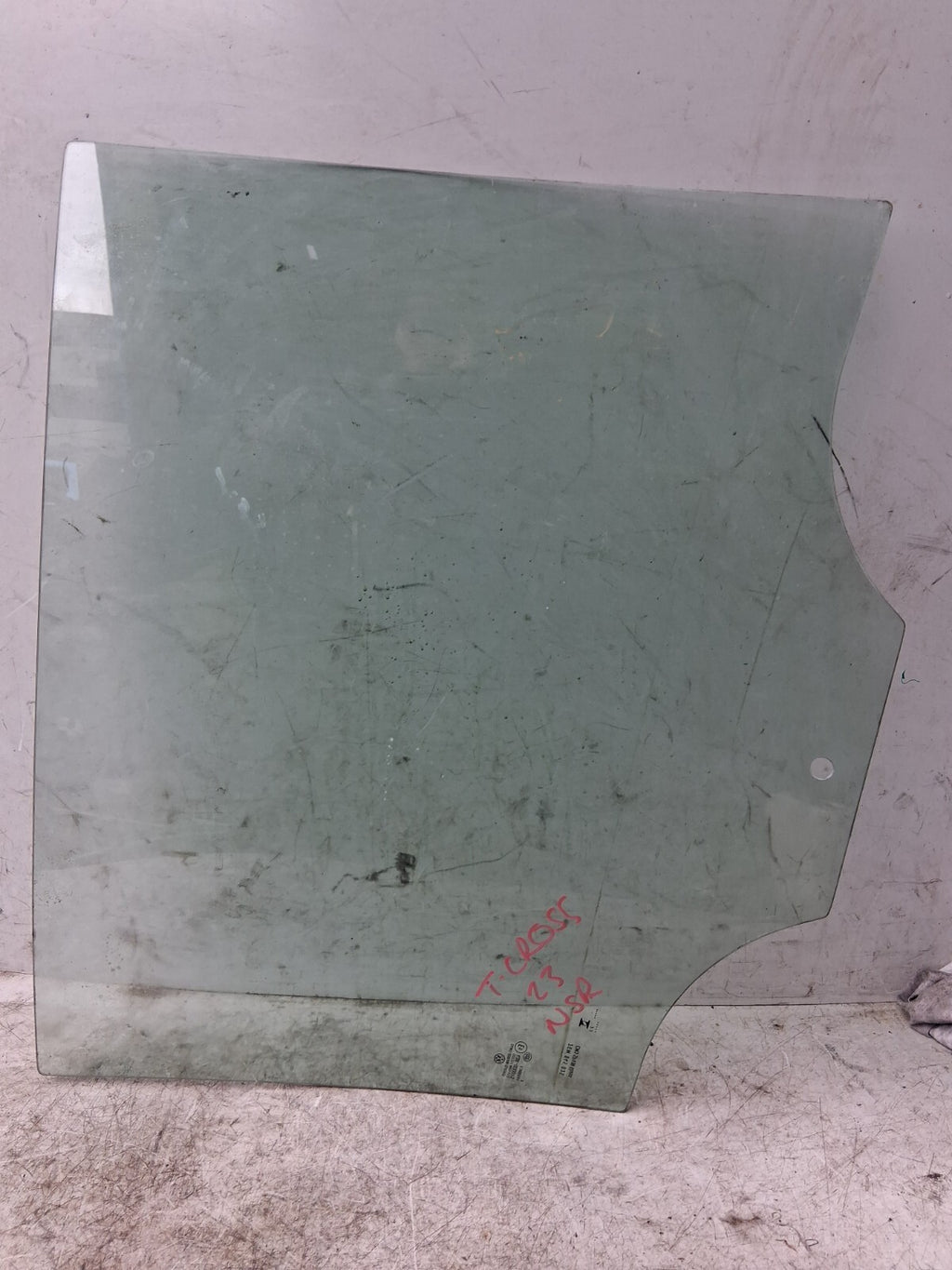 2023 VOLKSWAGEN T CROSS NSR PASSENGER SIDE REAR MAIN WINDOW GLASS 43R000015