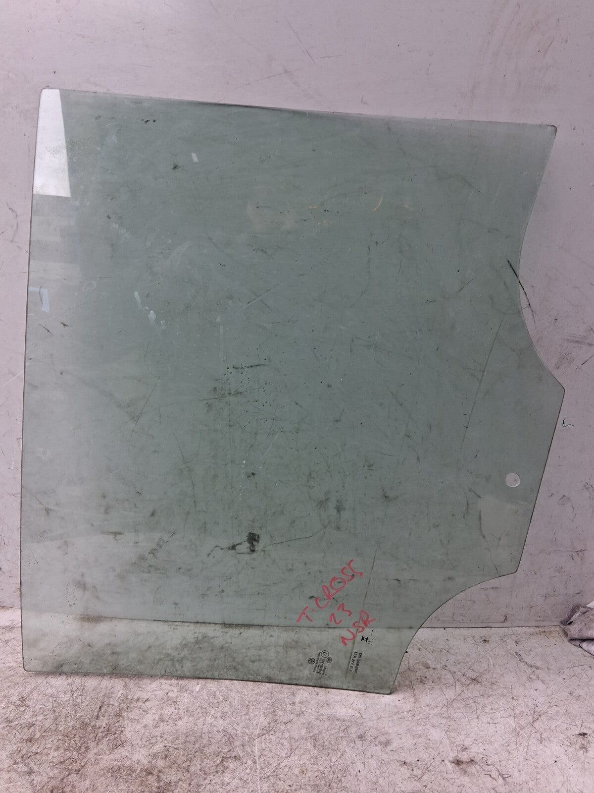 2023 VOLKSWAGEN T CROSS NSR PASSENGER SIDE REAR MAIN WINDOW GLASS 43R000015