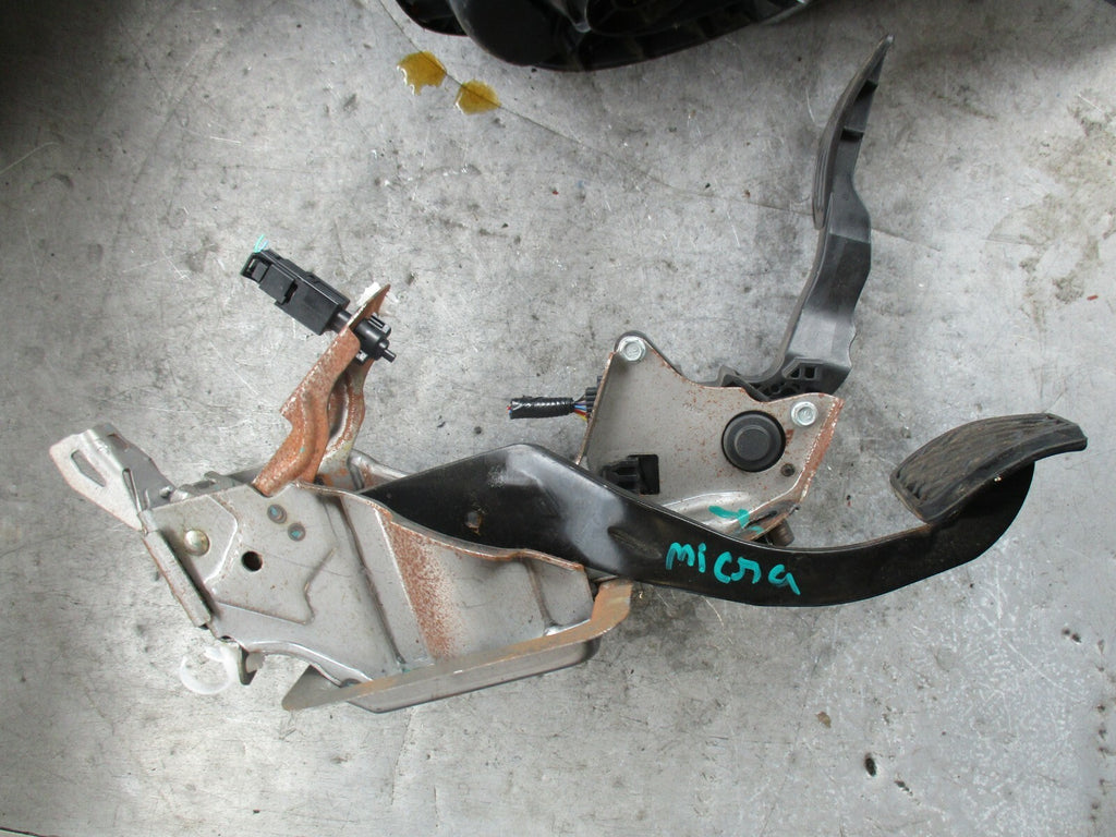 NISSAN MICRA K13 (MK4) ELECTRIC ACCELERATOR & BRAKE PEDAL SET 180021HMOA