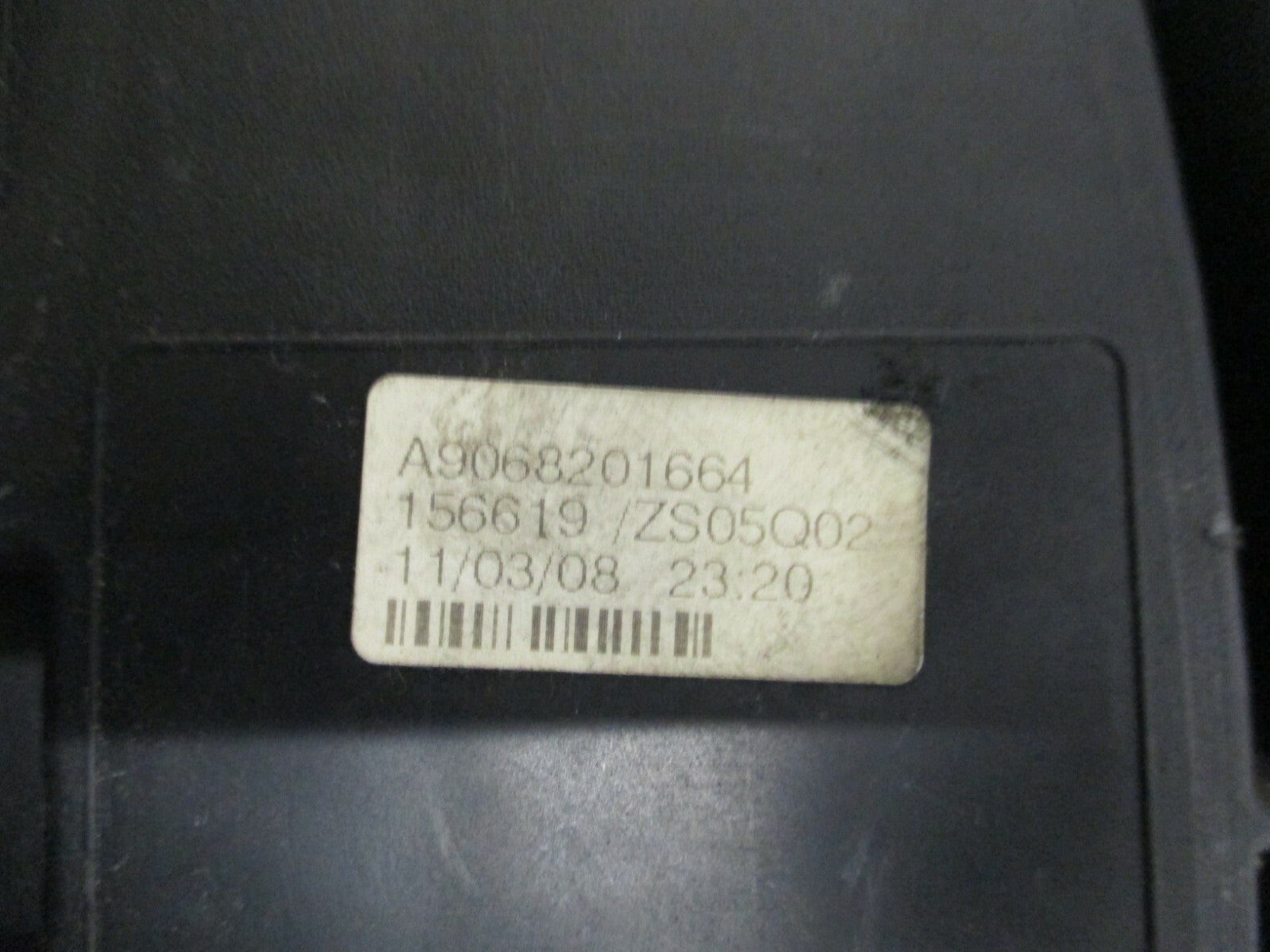 MERCEDES SPRINTER 2008 MK2 NSR REAR PASSENGER SIDE TAIL LIGHT A9068201664