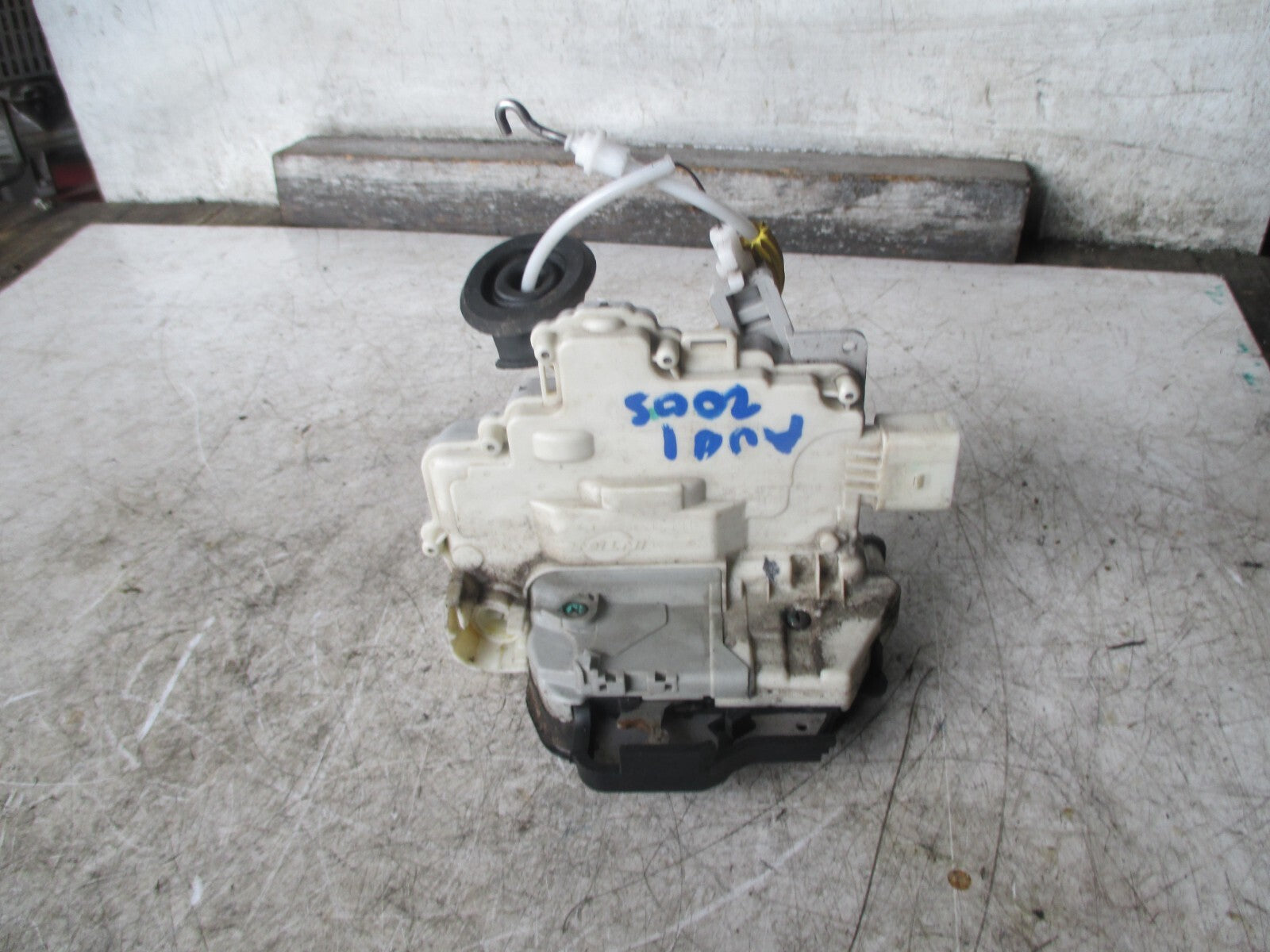 AUDI A3 2005 8P NS PASSENGER SIDE DOOR LOCK MECHANISM