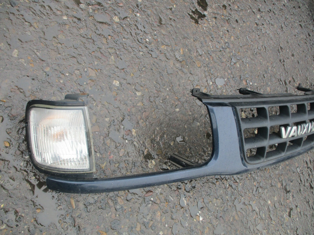 VAUXHALL FRONTERA 2000 FRONT BUMPER GRILL & INDICATOR LIGHTS 89714451200