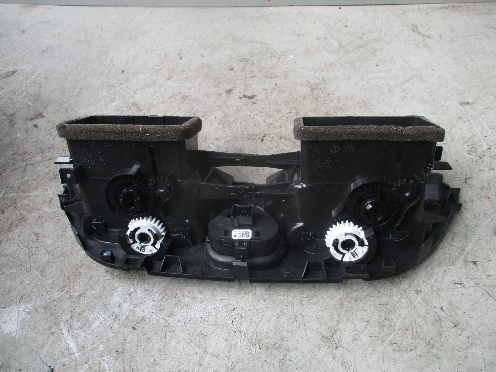2017 VAUXHALL CORSA E CENTRE CONSOLE WITH AIR VENTS AND HAZARD SWITCH 13384933