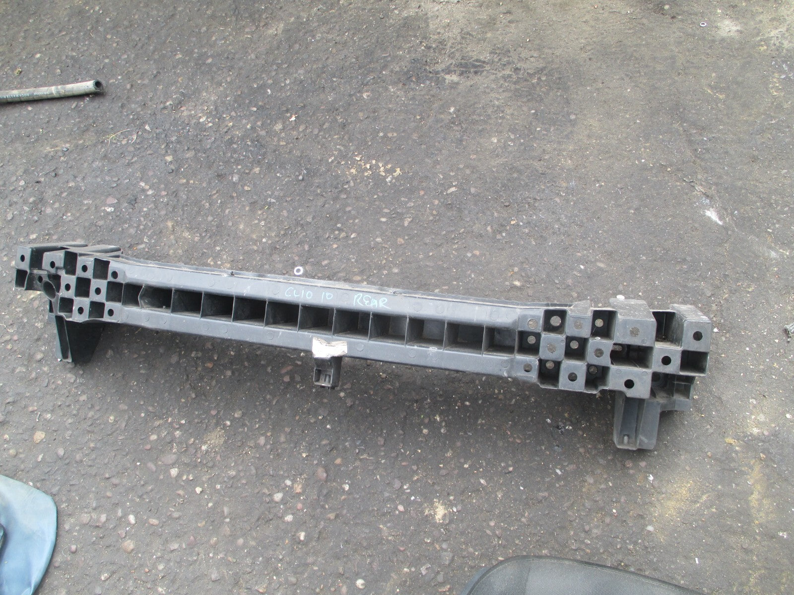 RENAULT CLIO MK3 2010 5 DOOR REAR BUMPER REINFORCEMENT CRASH BAR