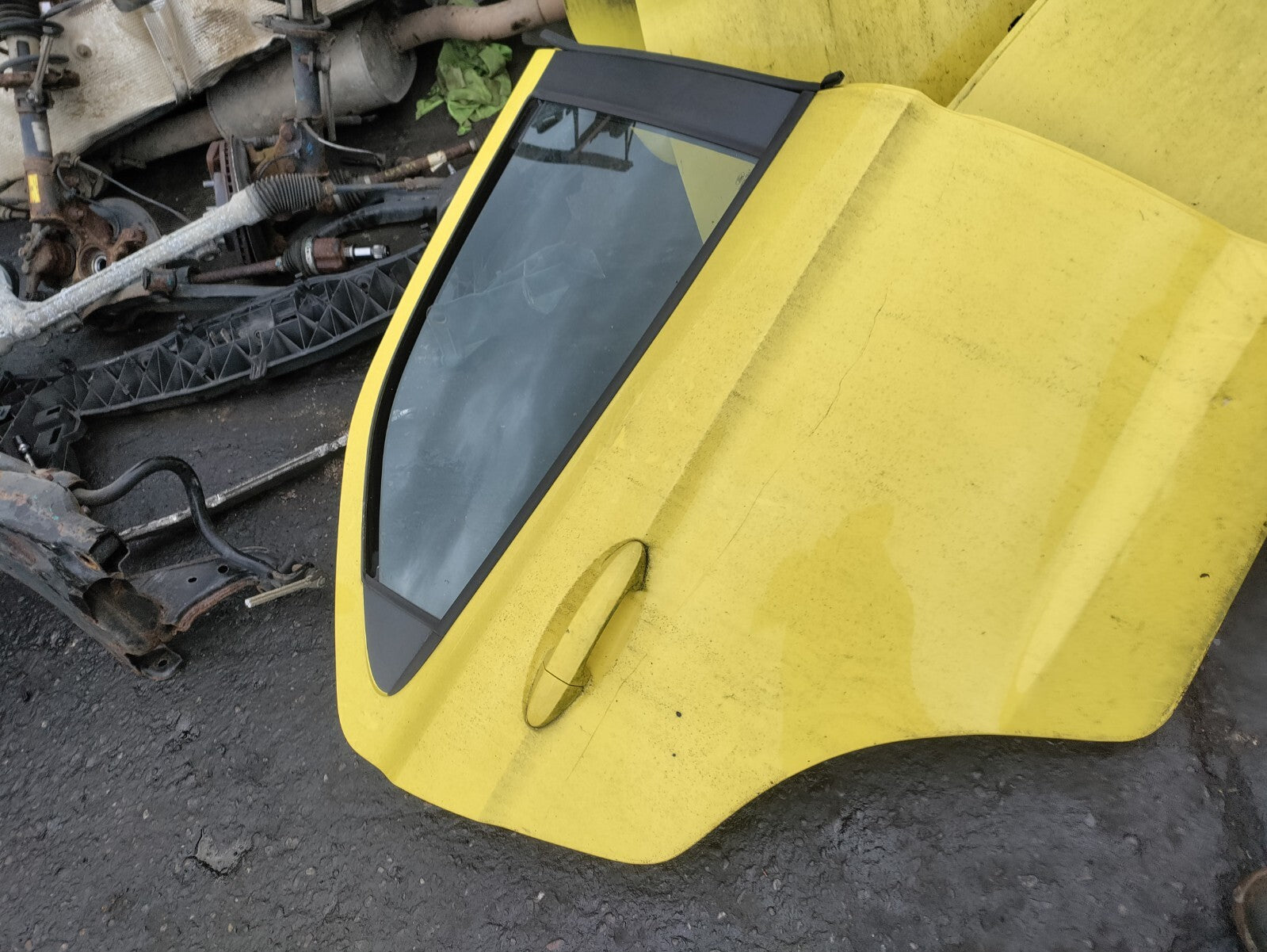 FORD KA+ PLUS 2017 OSR DRIVER SIDE REAR COMPLETE DOOR YELLOW