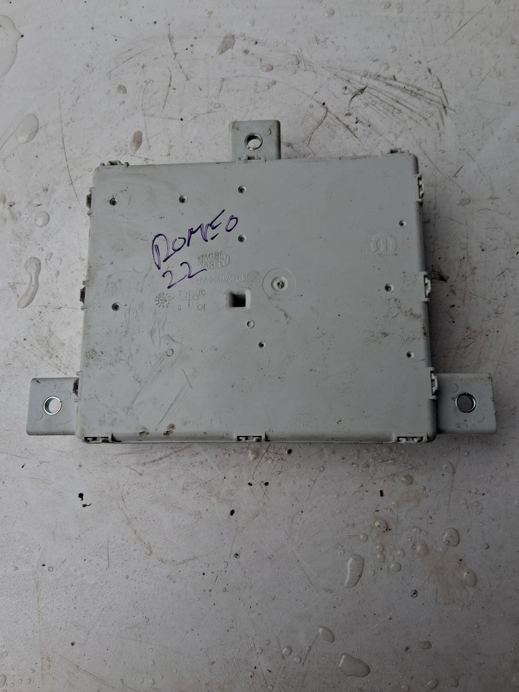 2022 ALFA STELVIO Q4 949 CENTRAL BODY CONTROL AND FUSE MODULE 10R051775