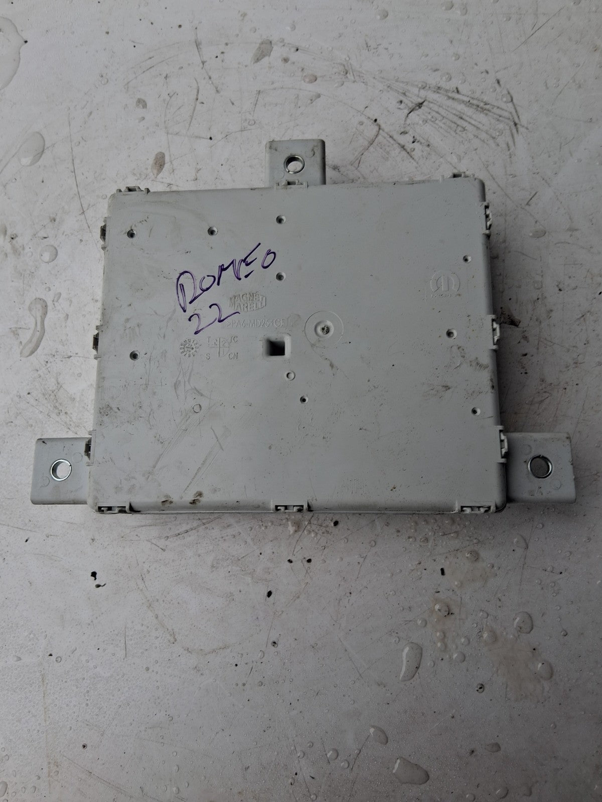 2022 ALFA STELVIO Q4 949 CENTRAL BODY CONTROL AND FUSE MODULE 10R051775
