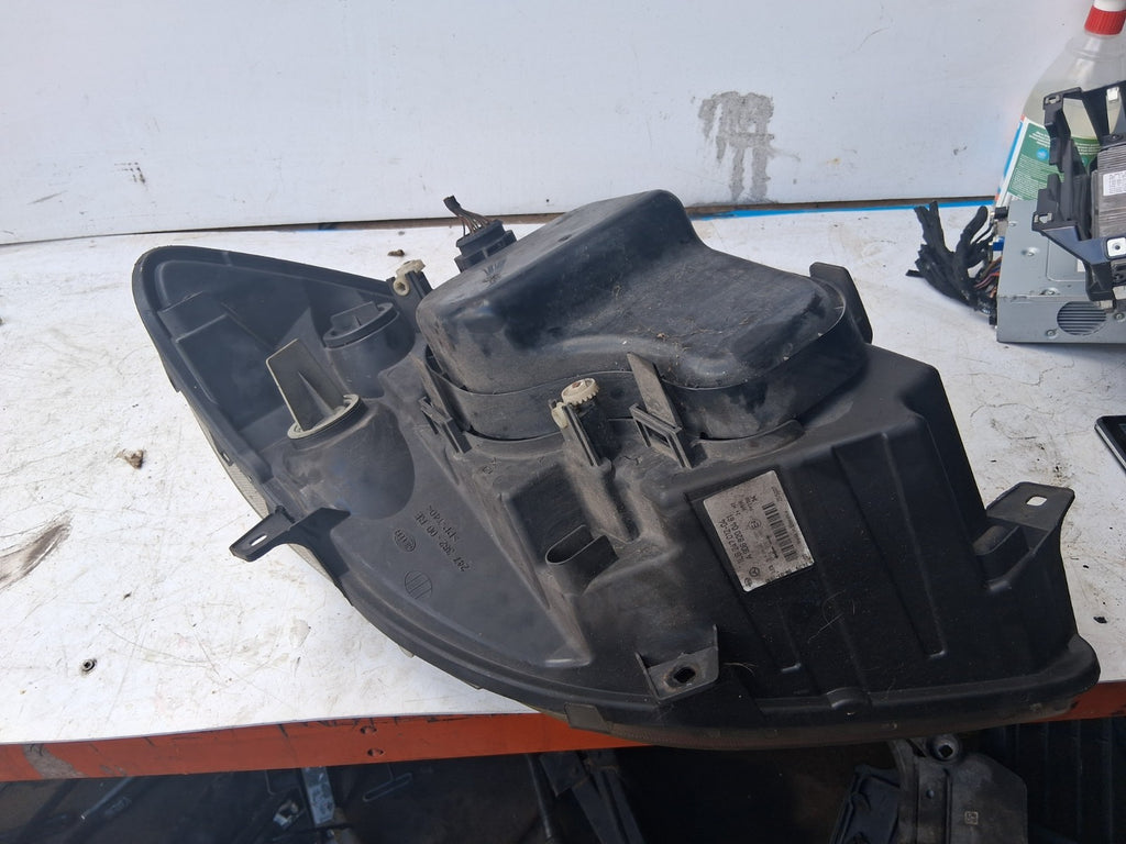 2010 MERCEDES BENZ SPRINTER W907 OSF DRIVER SIDE FRONT HEADLIGHT A9068200461