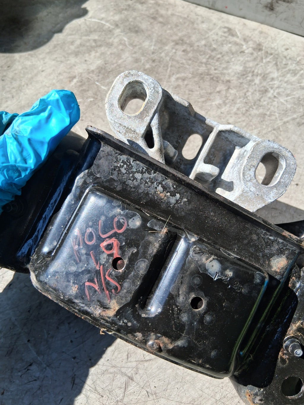 2019 VW VOLKSWAGEN POLO NS PASSENGER SIDE ENGINE MOUNT BRACKET 2Q0199555AF