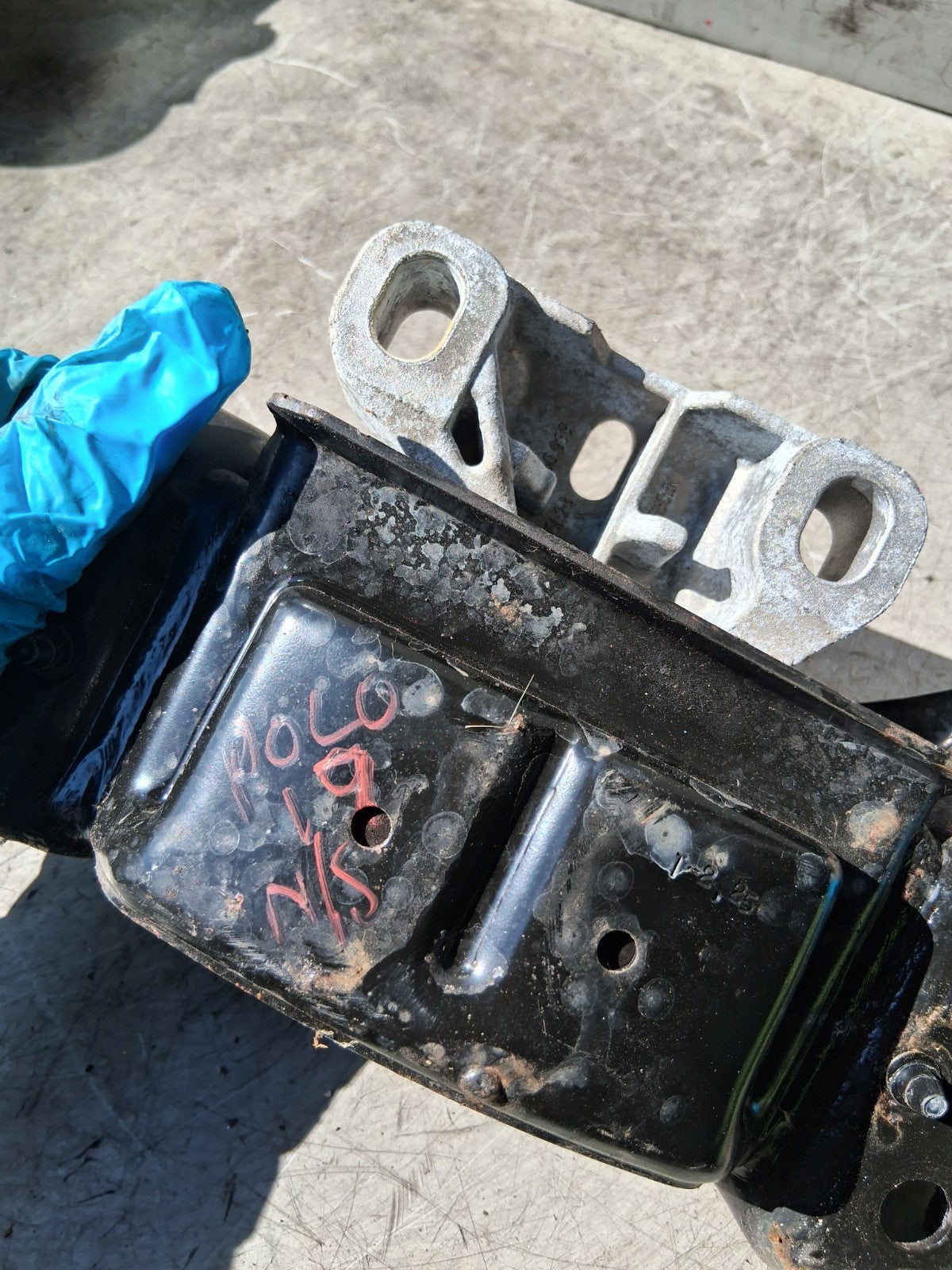 2019 VW VOLKSWAGEN POLO NS PASSENGER SIDE ENGINE MOUNT BRACKET 2Q0199555AF