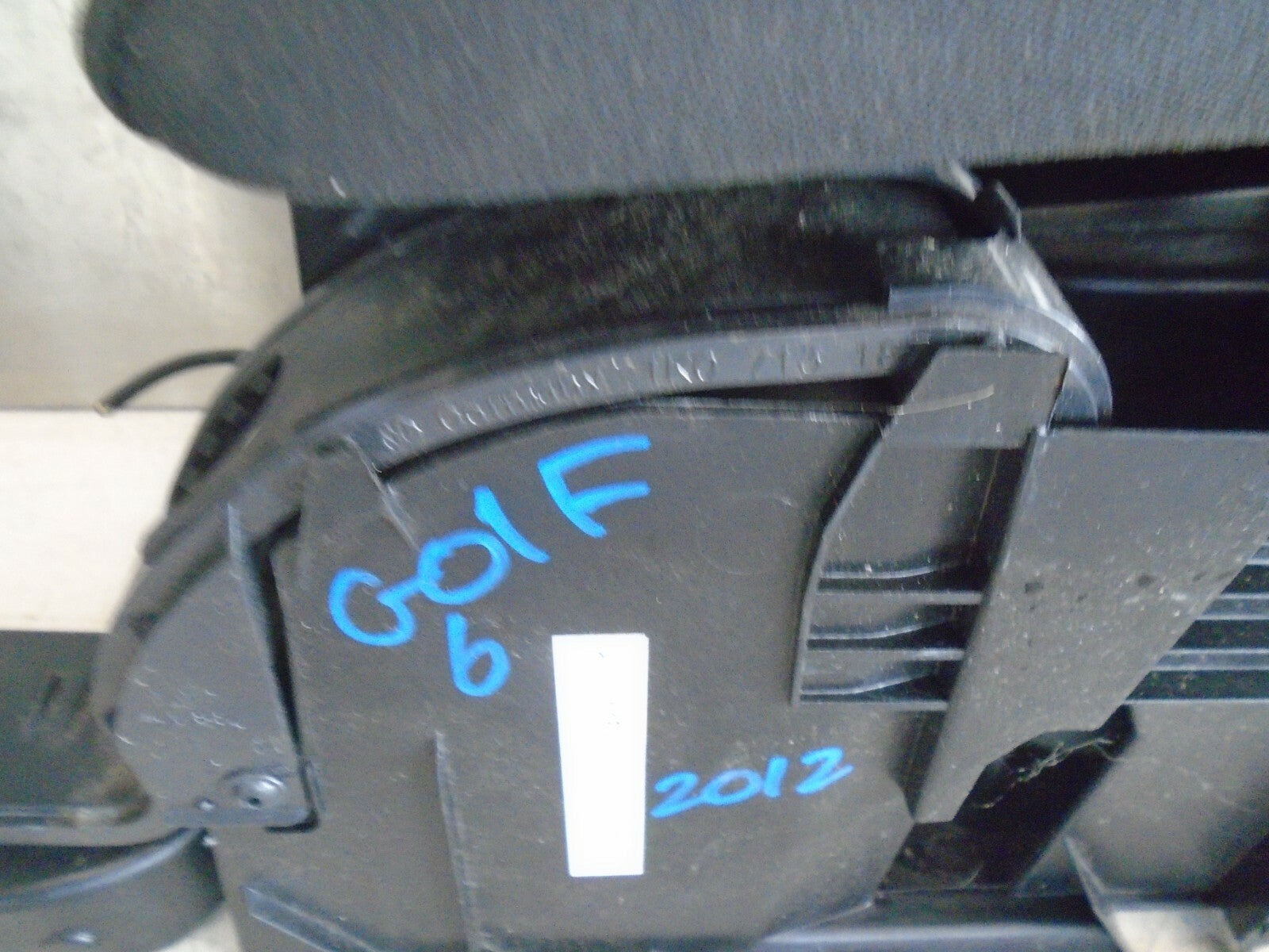 VOLKSWAGEN GOLF 2012 MK6 CENTRE CONSOLE ARMREST 1K0864207