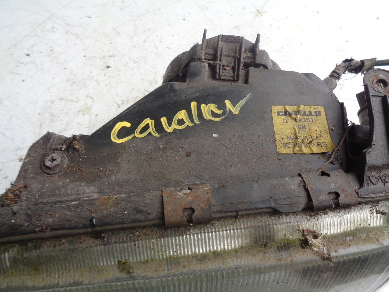 VAUXHALL CAVALIER MK2 1981-1988 PASSENGER NEAR SIDE HEADLIGHT 90307677