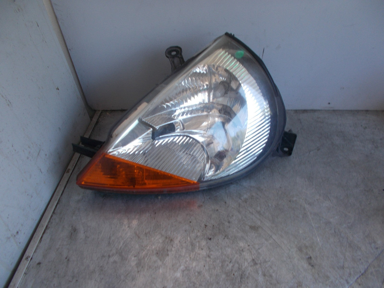 FORD KA MK1 NS/ PASSENGER SIDE HEADLIGHT HEADLAMP 67724930