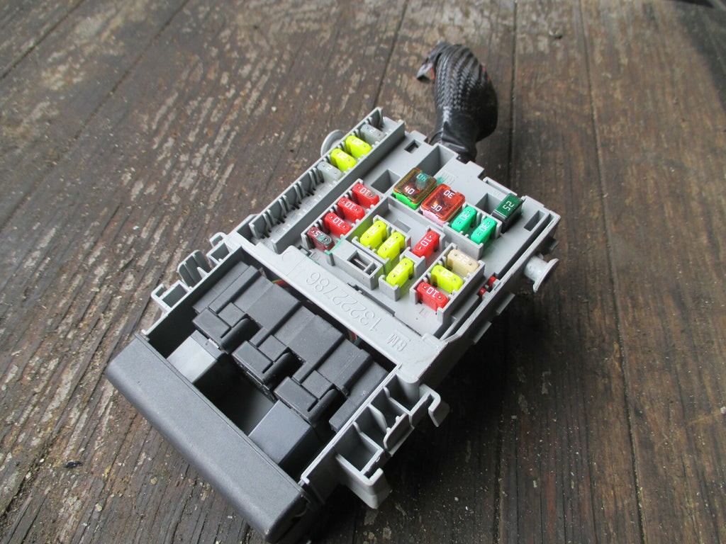 VAUXHALL INSIGNIA 2015 INTERIOR FUSE BOX MODULE 13222786