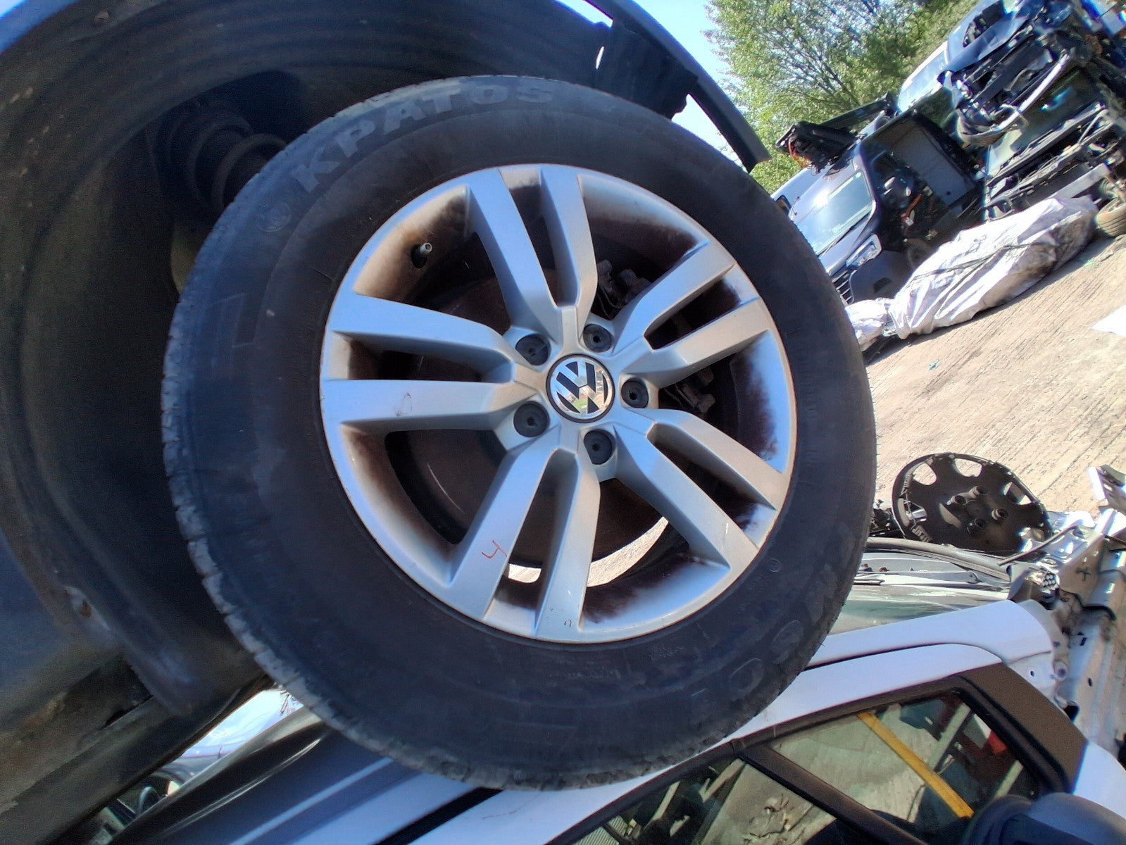 2013 VW VOLKSWAGEN TIGUAN MK1 16 INCH ALLOY WHEEL WITH TYRE 215/65R16 REF 4