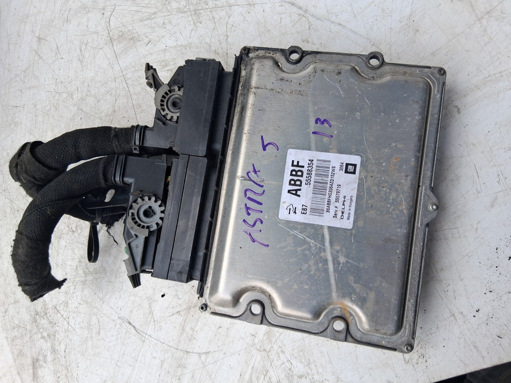 2013 VAUXHALL ASTRA J 1.7 DIESEL ECU ENGINE CONTROL UNIT 55588354