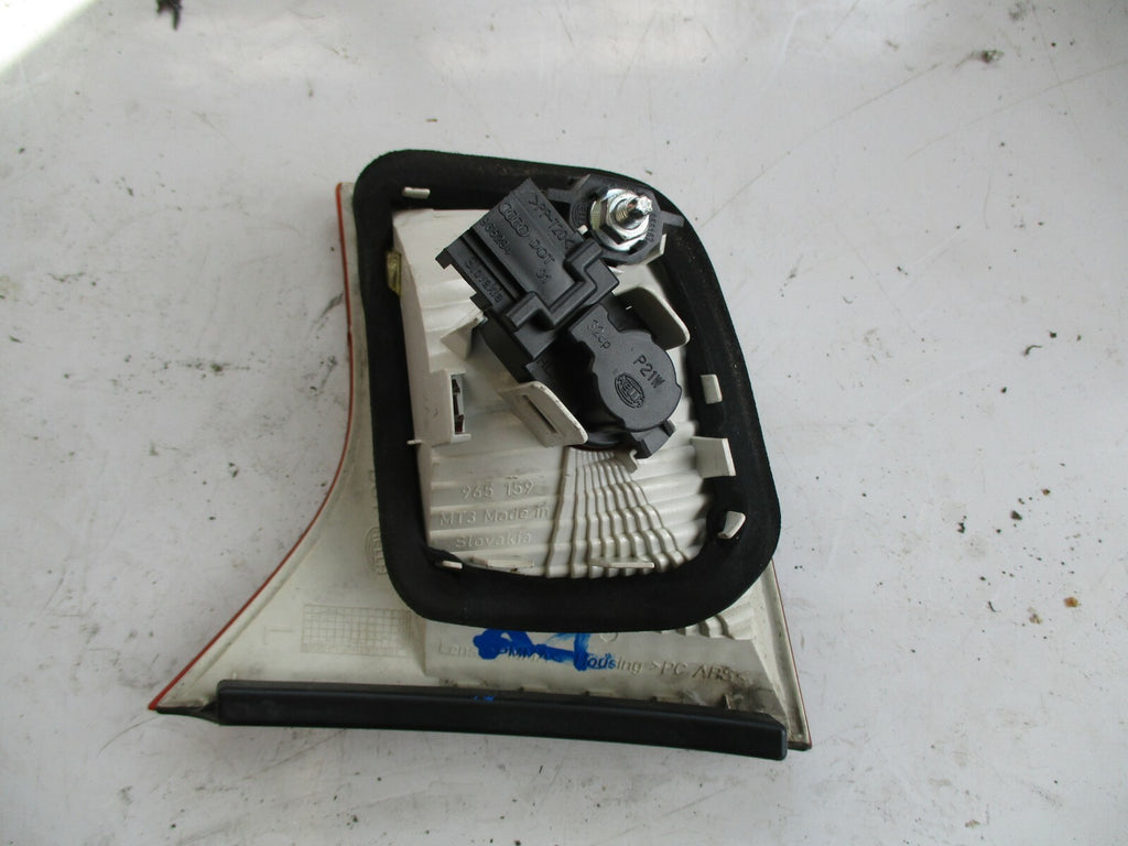 AUDI A4 B7 NSR PASSENGER SIDE REAR INNER LIGHT BOOT LIGHT REAR LEFT 965159